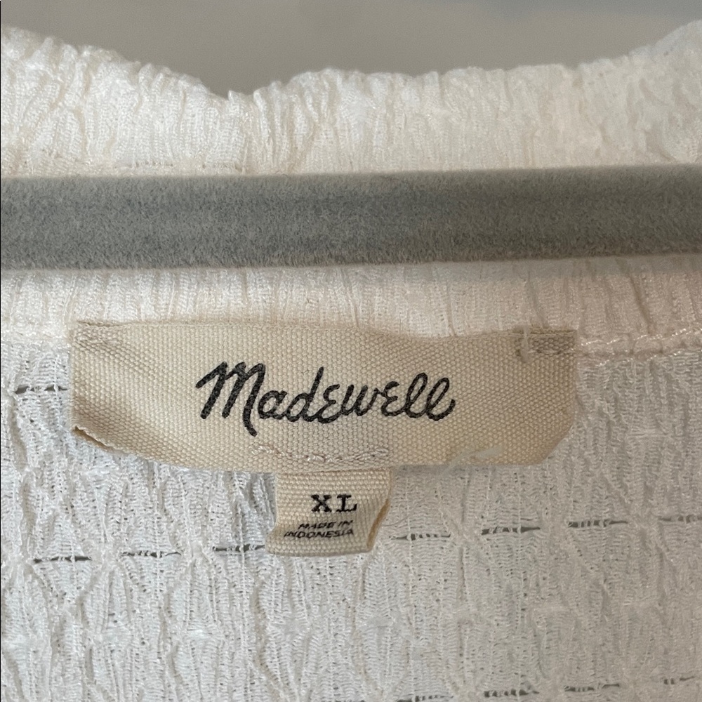 🤍 Madewell Off-White Textured Button-Down Shirt 🤍 - Picture 2 of 5